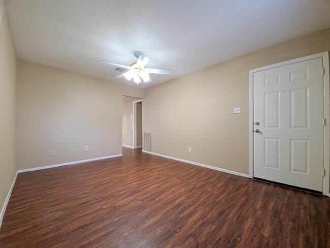 Building Photo - 14826 Weil Pl