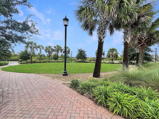 Building Photo - 401 Upper E Ave