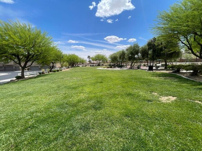 Building Photo - Carry Over Showing: This property has been...