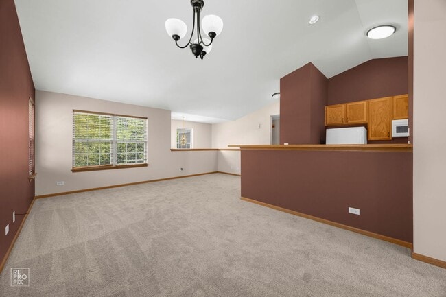 Building Photo - North Naperville Two Bedroom