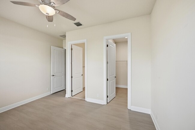 Building Photo - 9334 Crestview Cir