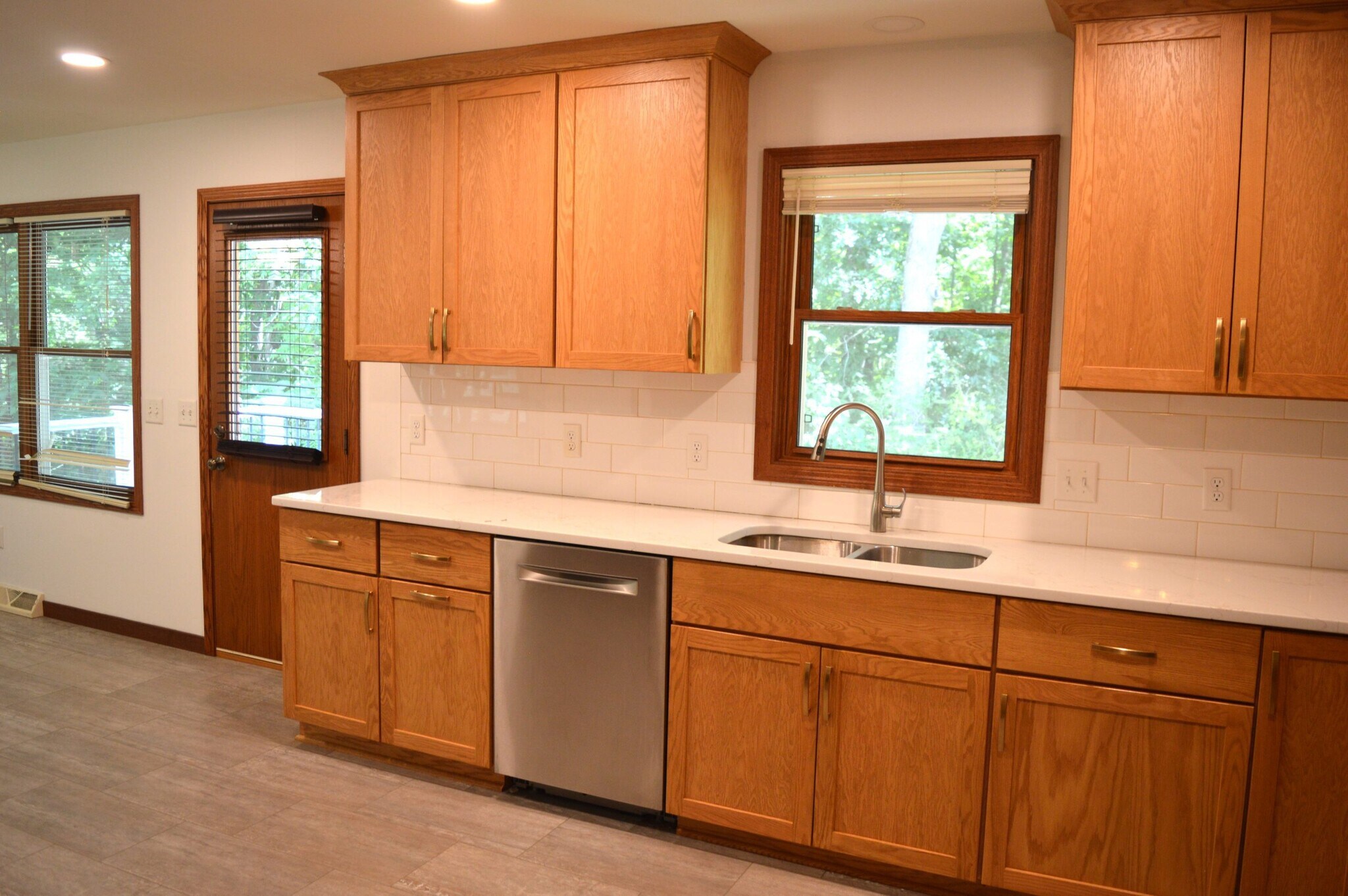 Building Photo - 1870 Sand Ridge Ct