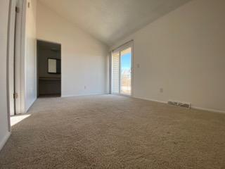 Building Photo - End Unit Townhome for Rent-move in ready O...