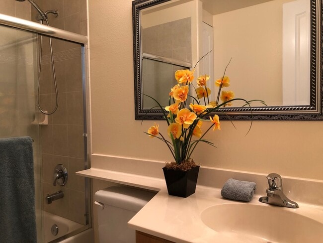 Building Photo - Spacious Ocean View 2 Bedroom condo Featuring a Loft in Kona Sea Villas