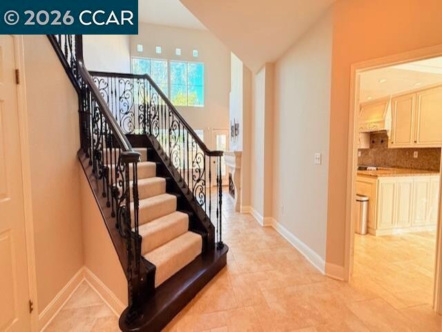 Building Photo - 6220 Lakeview Cir