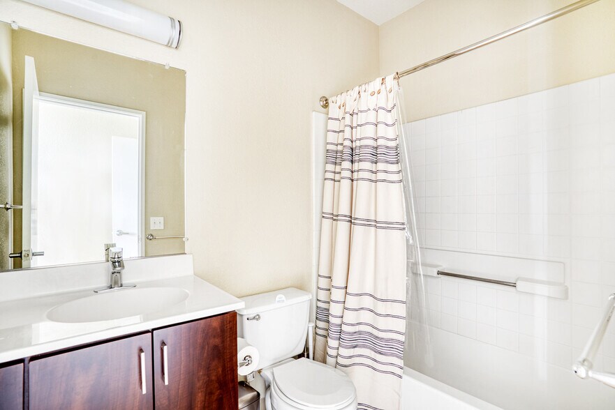 Building Photo - 508 Railway Ave