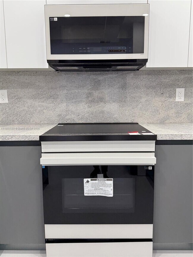 Building Photo - 210 174th St