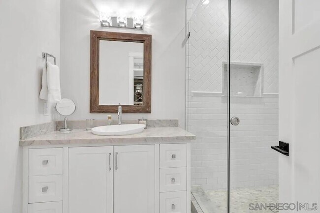 Building Photo - 914 B Ave