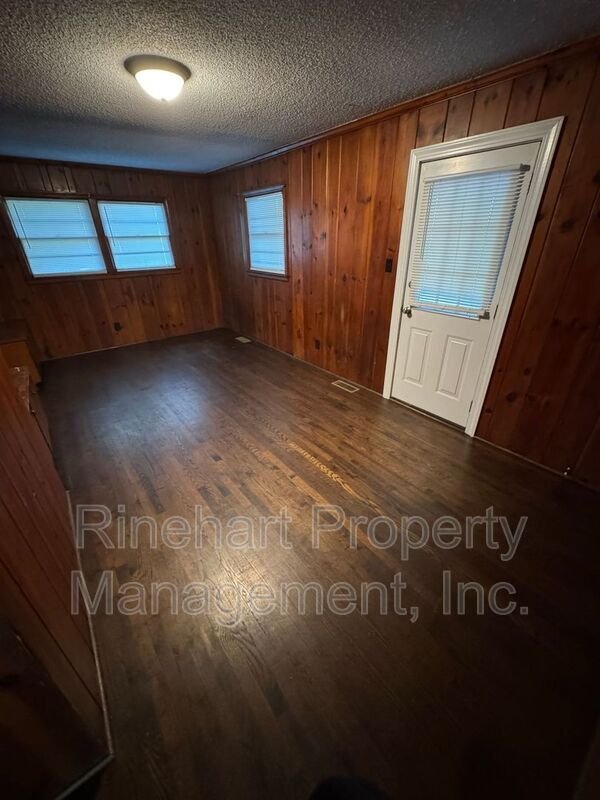 Building Photo - 1042 Westover Cir