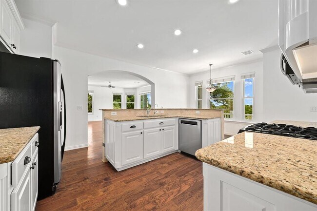 Building Photo - 14425 Evergreen Cove