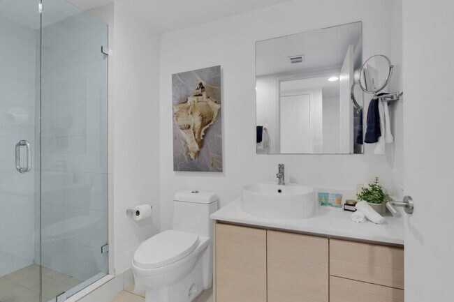 Building Photo - 2602 E Hallandale Beach Blvd