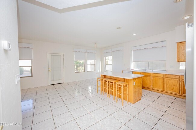 Building Photo - 3844 E Kings Ave