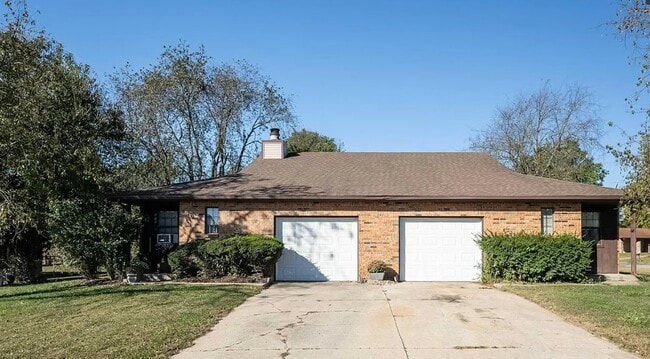 Building Photo - 303 Campus Dr