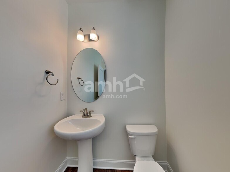 Building Photo - 184 Larragan Dr