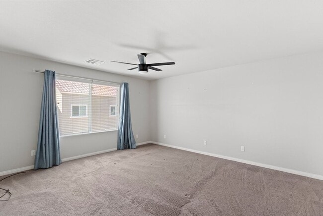 Building Photo - Beautiful 4 Bed 2.5 Bath Home Jones and Wa...