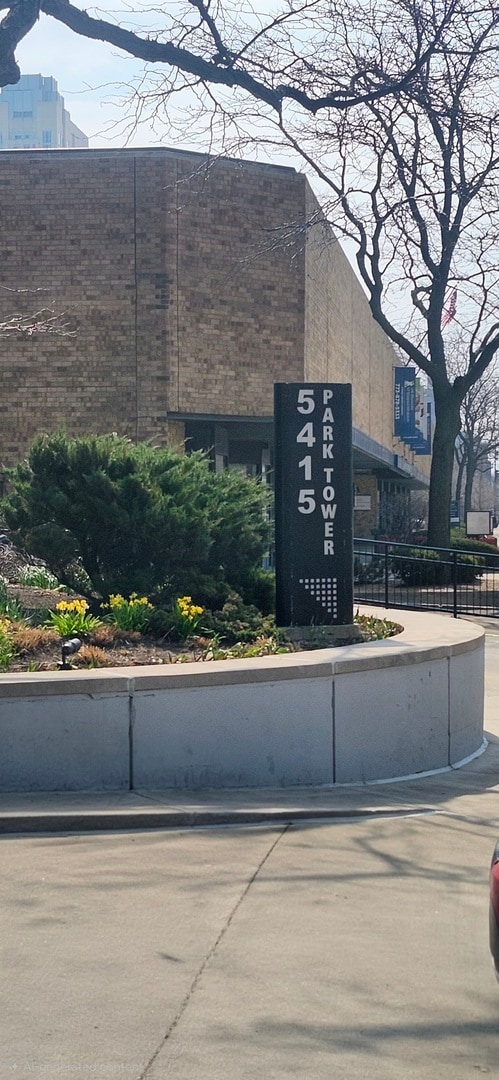 Building Photo - 5415 N Sheridan Rd