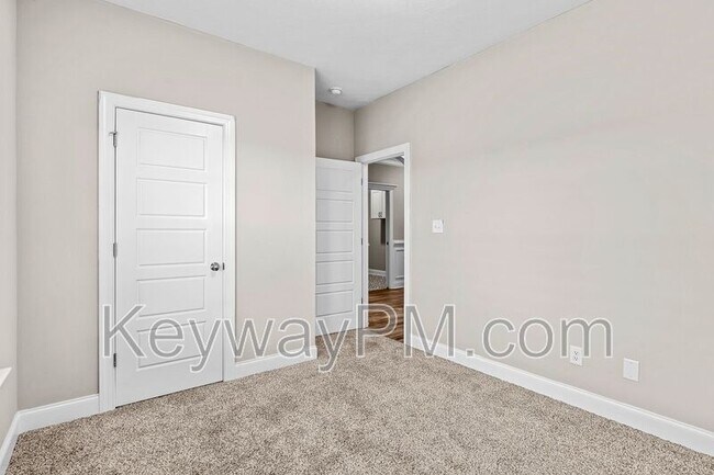 Building Photo - 5921 Big Pond Trl