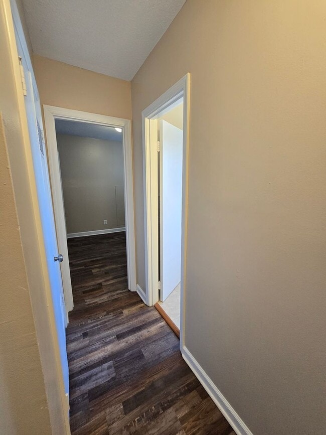 Building Photo - Charming 3 Bedrooms, 2 Full Bathroom Home!...