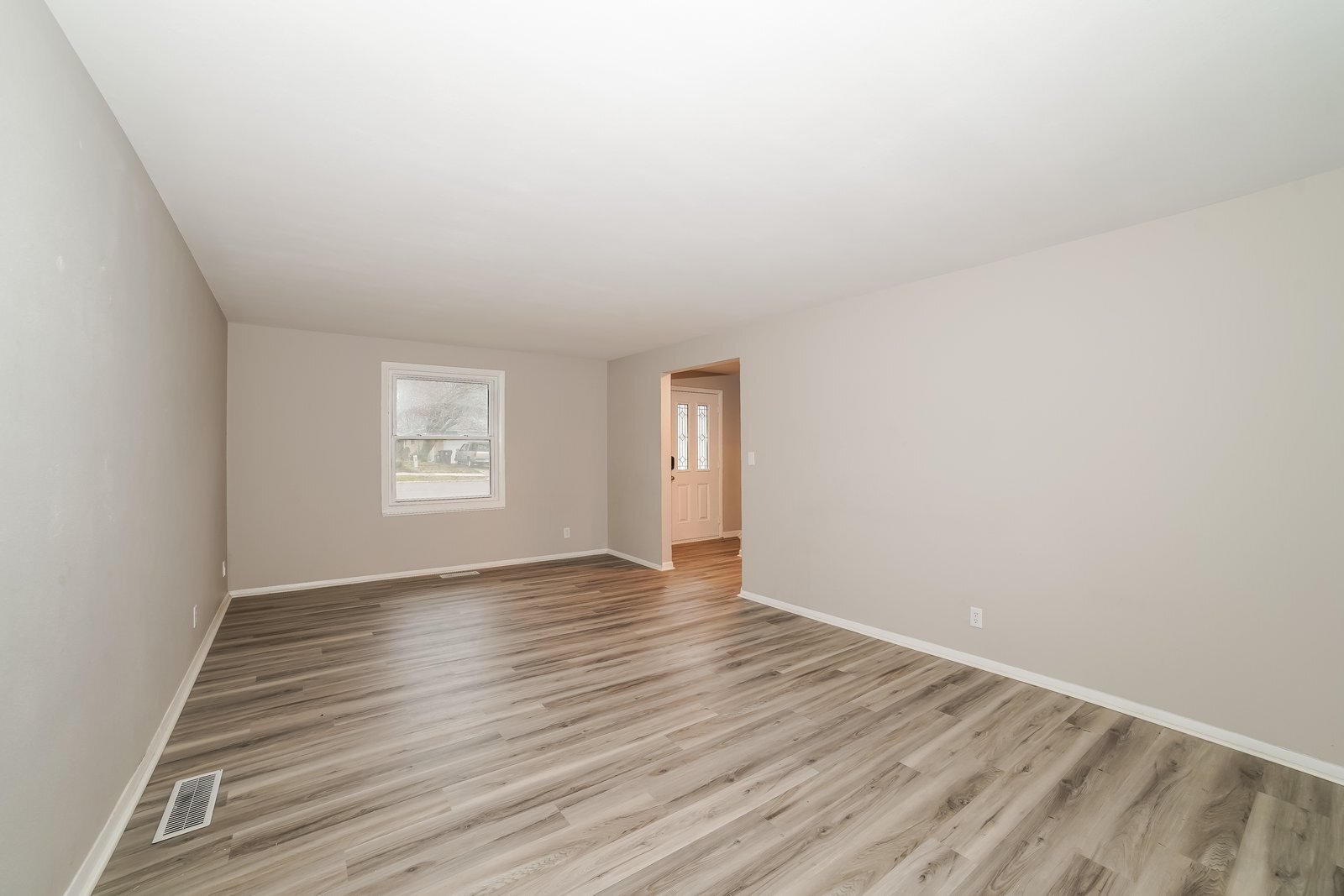 Building Photo - 6619 N Greenmont Rd