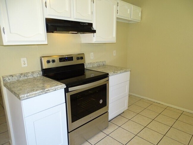 Building Photo - 9122 Ocean Gate St