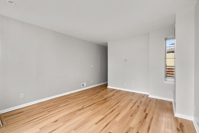 Building Photo - 2110 E Fayette St