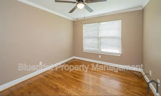 Building Photo - 616 Elm St SW