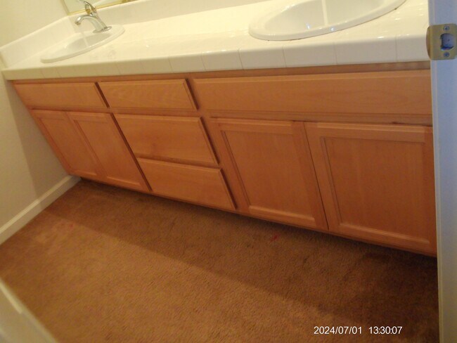 Building Photo - 634 Falling Rock Ct