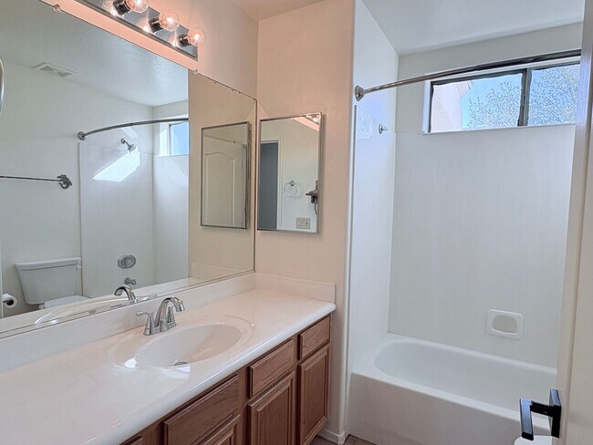 Building Photo - *AVAILABLE NOW* Gorgeous 3 bed/2 bath home in private gated Tanque Verde community!!!