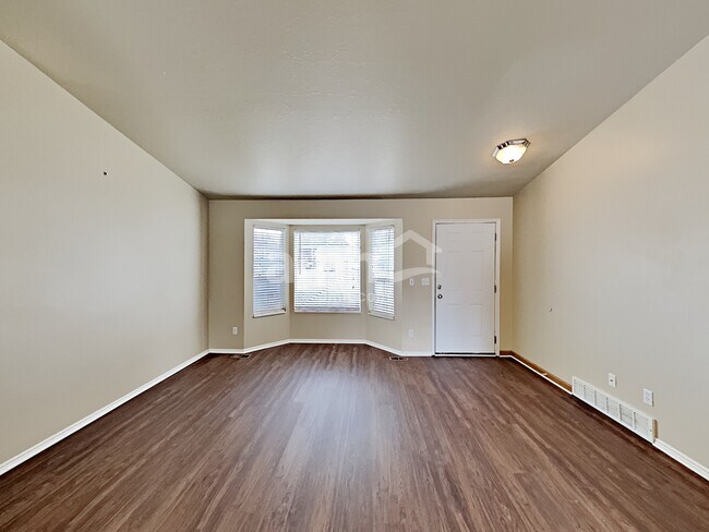 Building Photo - 342 N 75 W