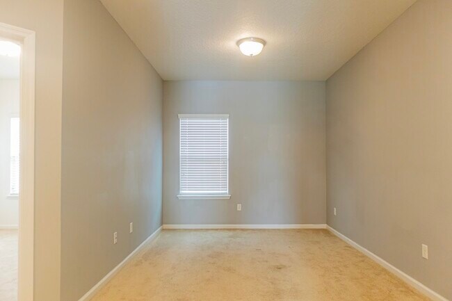 Building Photo - 10104 Bedford Lakes Ct