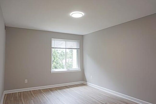 Building Photo - Beautifully Remodel Top-Level Condo!