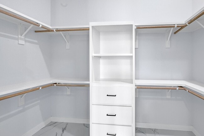 Building Photo - 90 Burress St