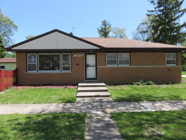 Primary Photo - 1673 Ash St