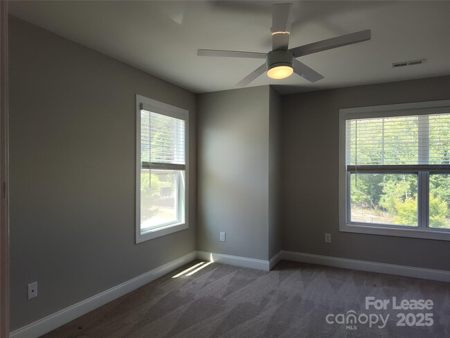 Building Photo - 170 Pine Eagle Dr