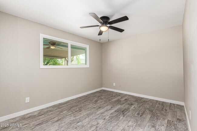 Building Photo - 600 E Bell De Mar Dr