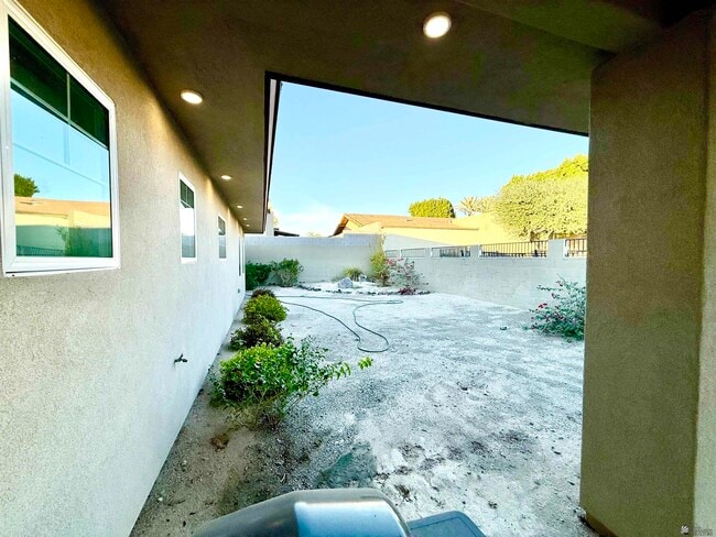 Building Photo - 1330 W Ridgeview Dr