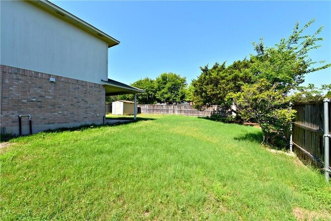 Building Photo - 2813 Greenlee Dr