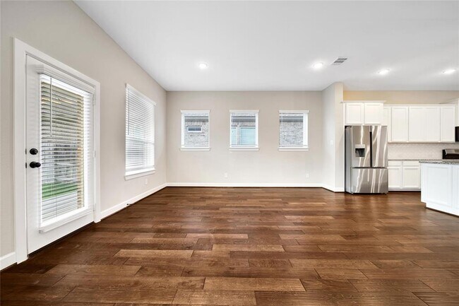Building Photo - 32193 Park Plains Dr