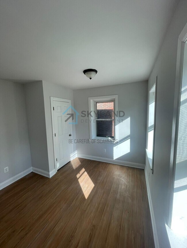 Building Photo - 1519 N 60th St