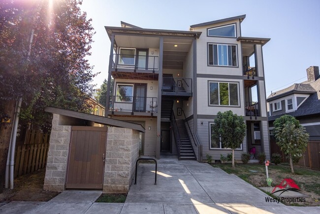 Building Photo - 110 N Blandena St