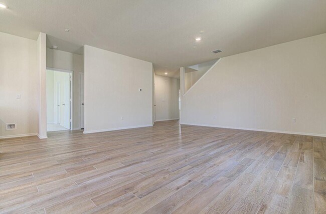 Building Photo - 252 Orange Rd