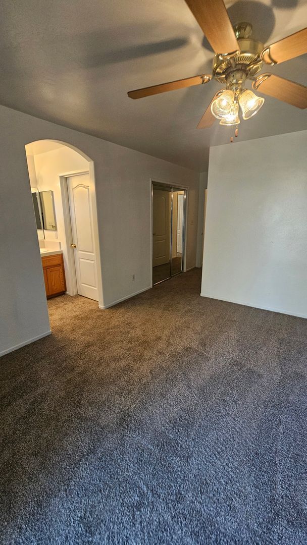 Building Photo - Great SW Location