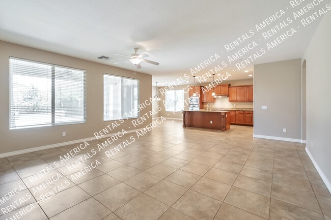 Building Photo - GORGEOUS 4/2.5 + DEN with Spa in Chandler!