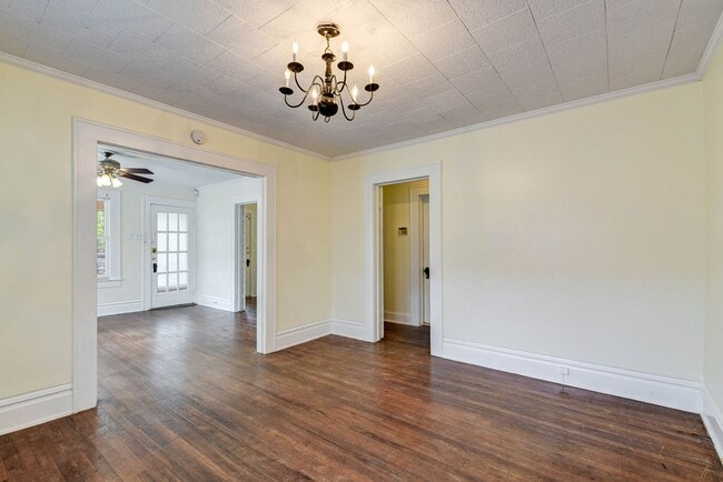 Building Photo - Charming 3-Bedroom Cottage in The Heights