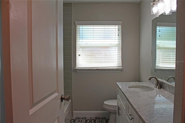 Building Photo - 840 Susan Dr