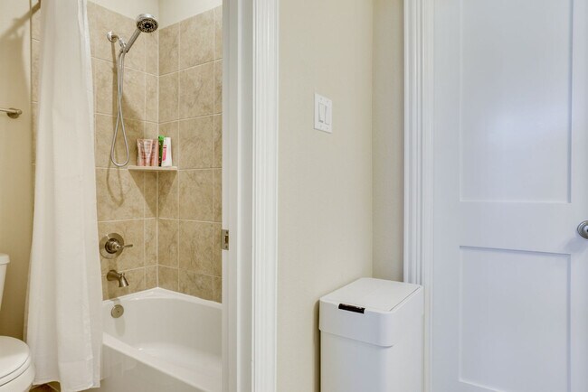 Building Photo - 12718 Mdw Gln Trl