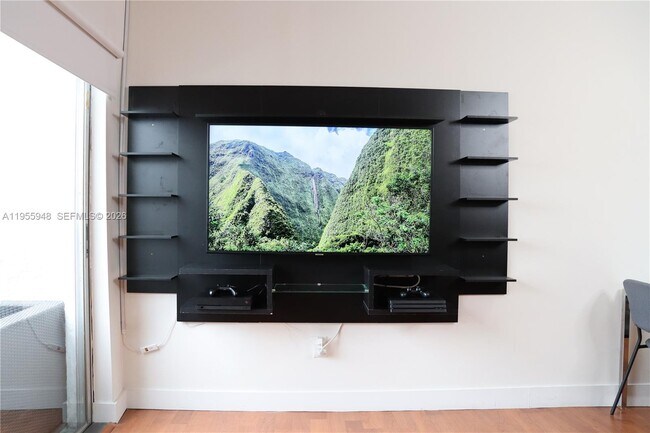 Building Photo - 7801 NE 4th Ct