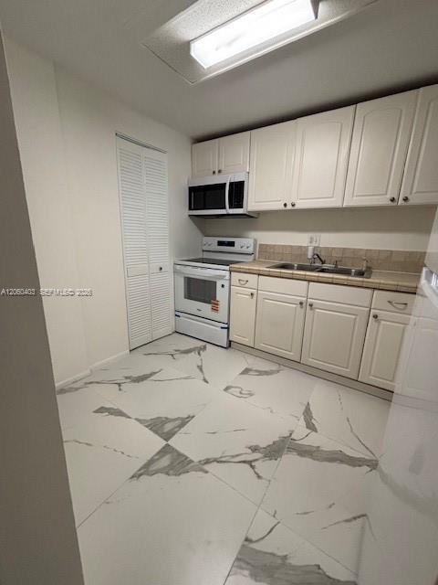 Building Photo - 7900 S Colony Cir