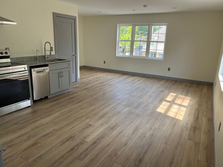 Building Photo - 4841 N Kenwood Ave