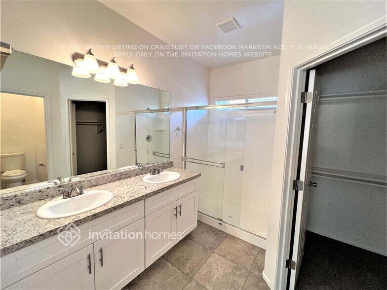 Building Photo - 15147 N 137th Ln